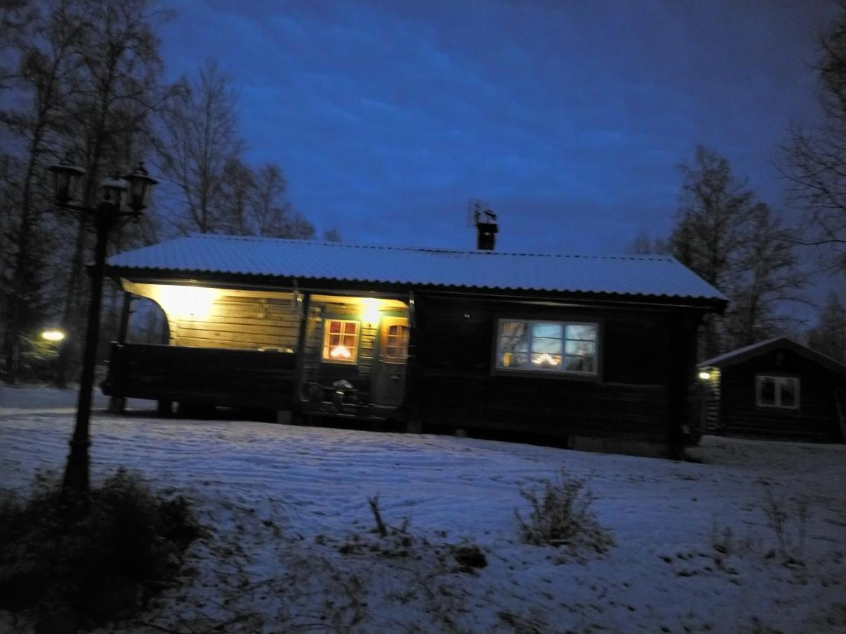 Mysig Timmerstuga Vid Sjoen Bjoerken 34 Roennsudden Grangärde Exterior foto